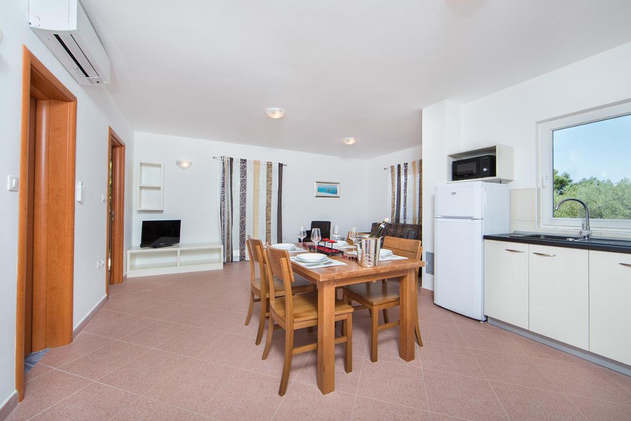Apartmani Residence Jana Tar-Vabriga Zewnętrze zdjęcie